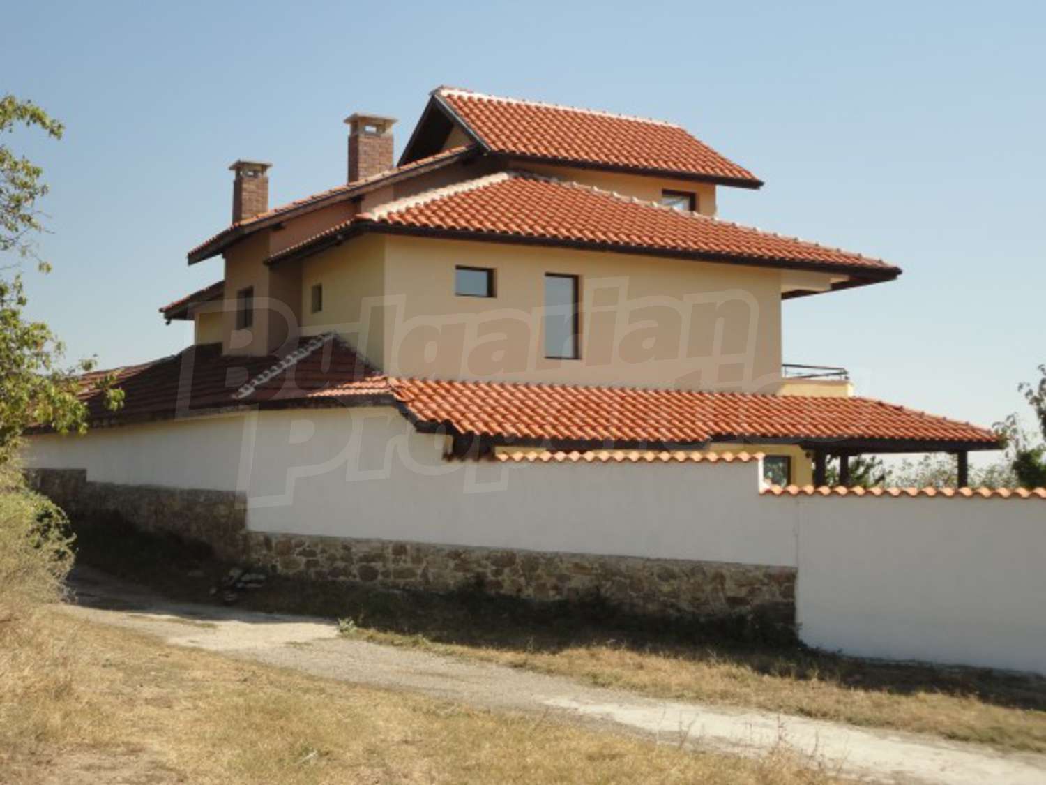Къща за продажба близо до гр. Стара Загора, Гурково. Просторен имот със ...