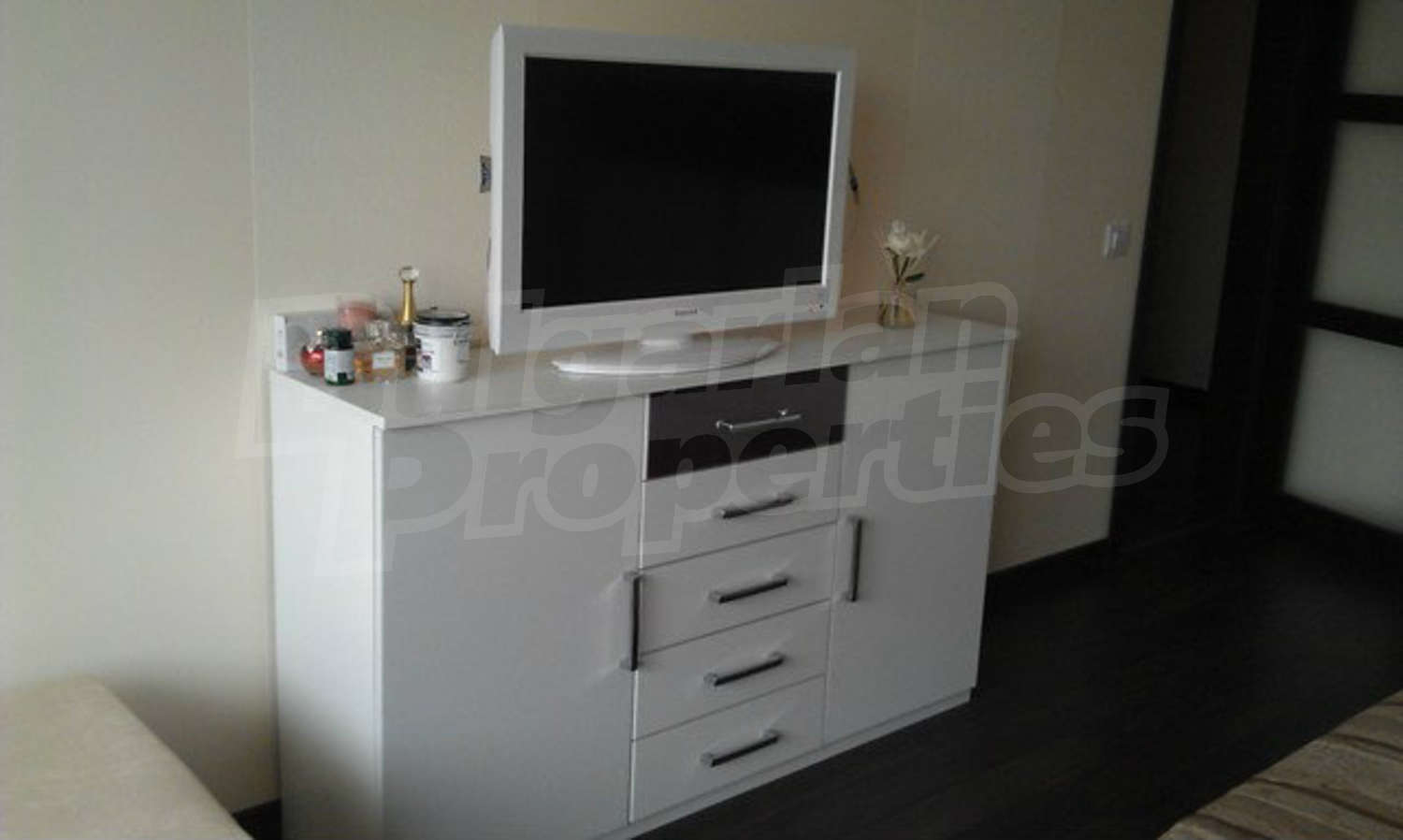 Gallery Picture 16