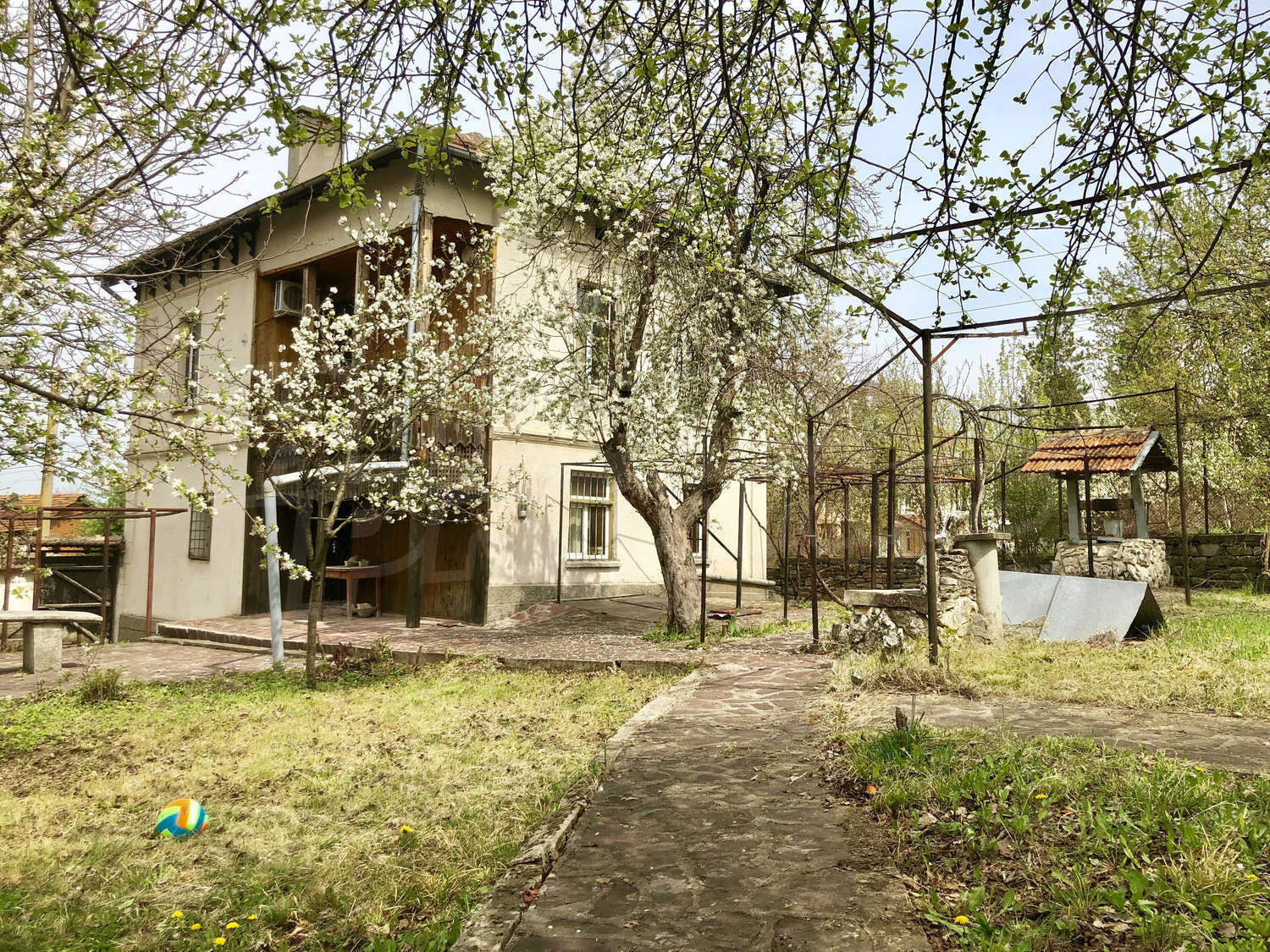 House for sale near Lukovit, Bulgaria. Two-storey house 10 km away from ...