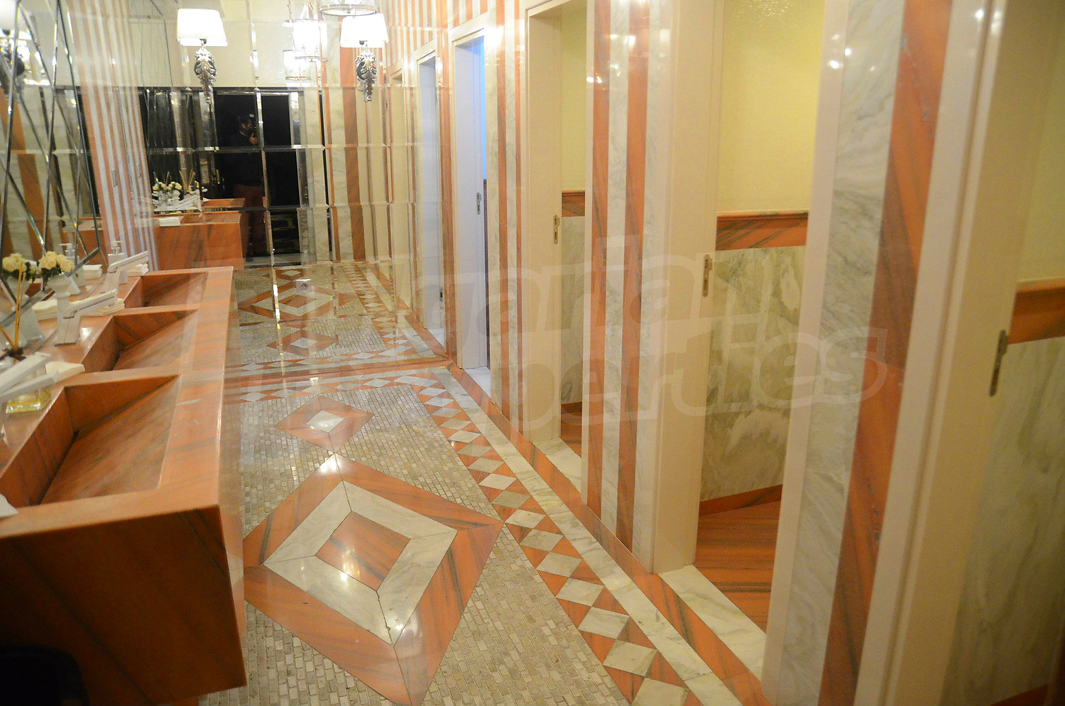 Gallery Picture 10