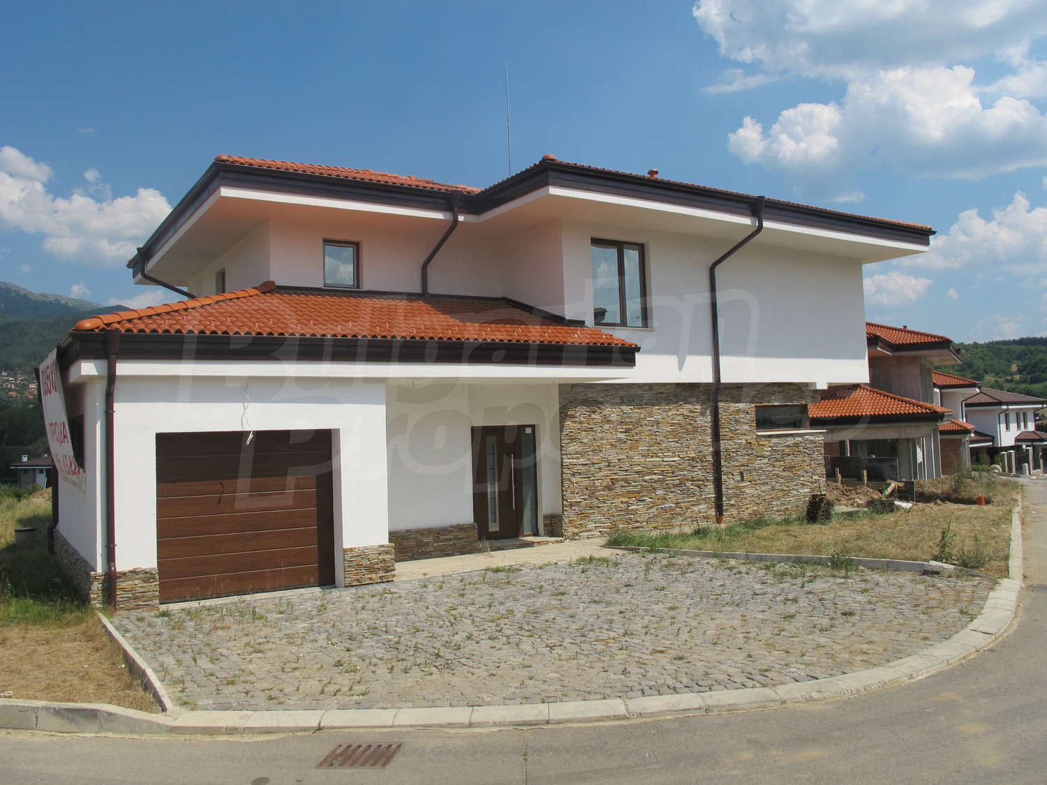 Къща в Делта Хил в с. Кладница, Delta Hill за продажба.
