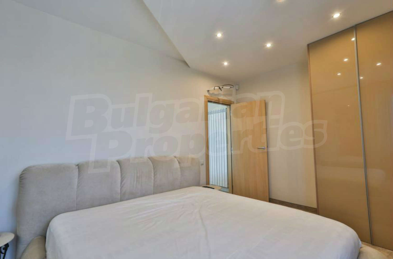 Gallery Picture 10