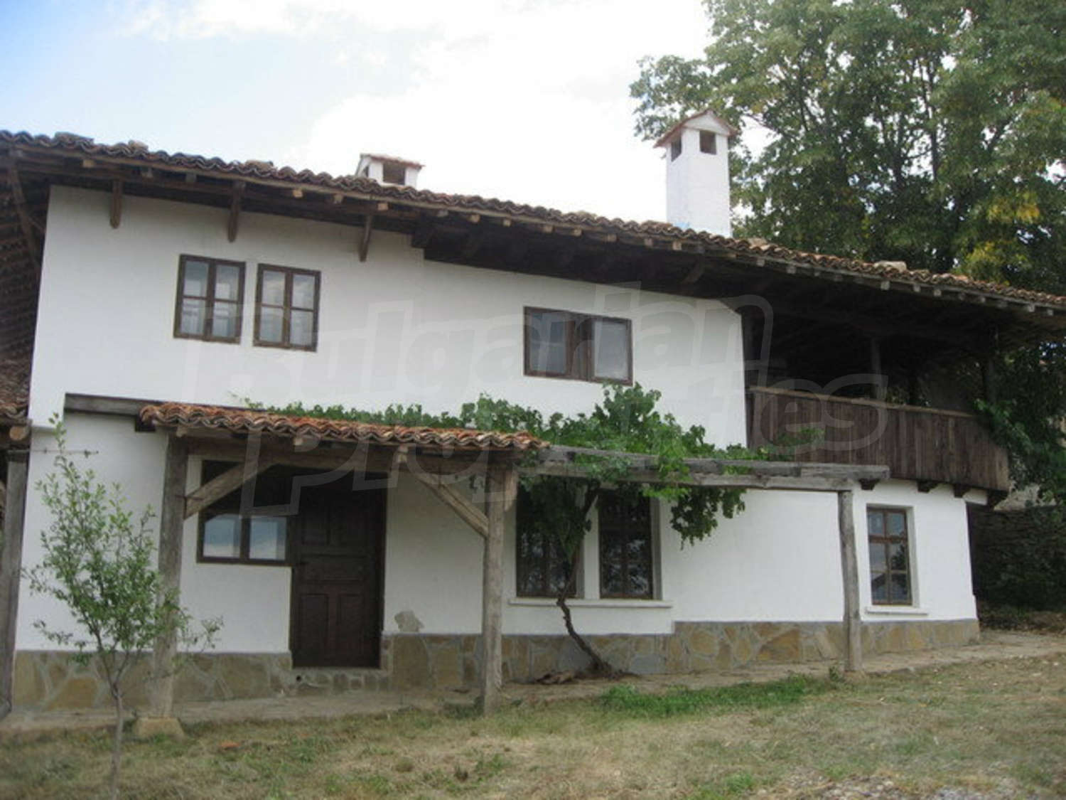 House for sale near Elena, Bulgaria. Twostorey house in traditional Balkan style. Renovated