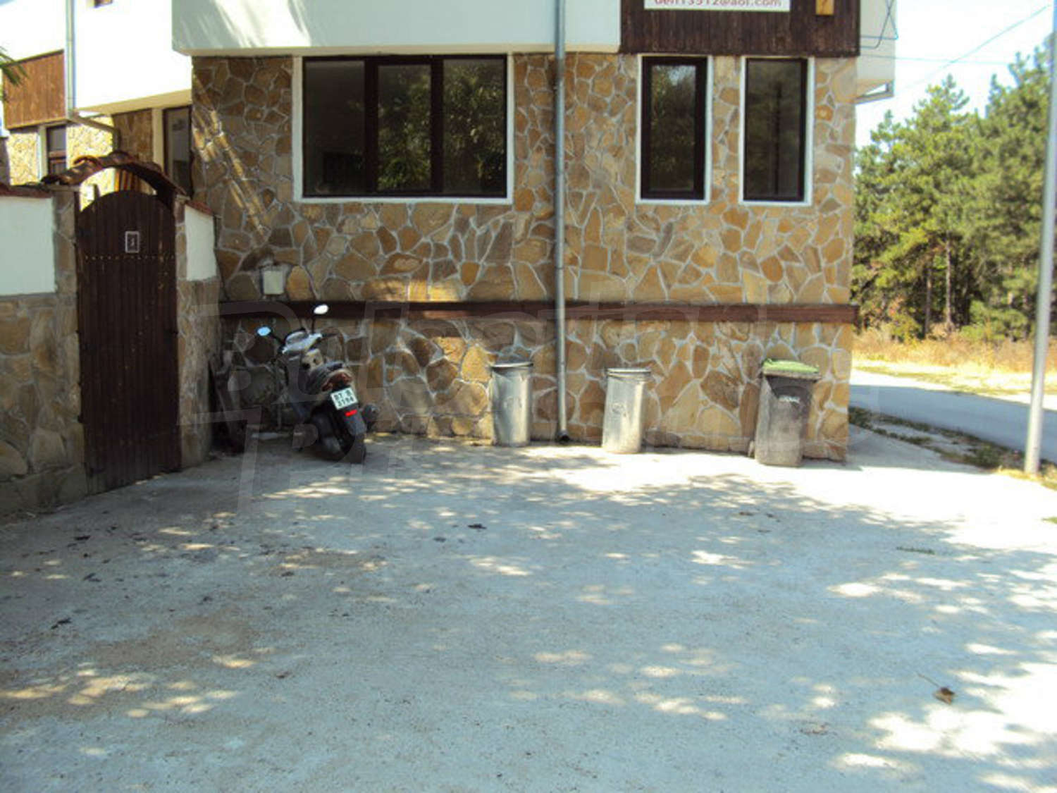 Gallery Picture 9