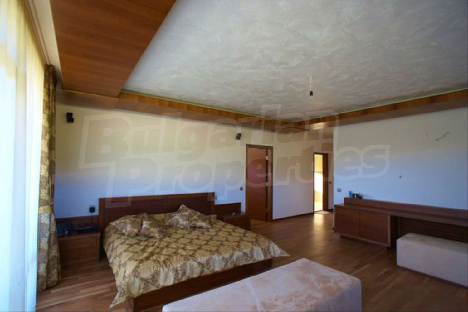 Gallery Picture 37