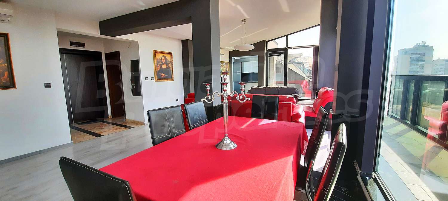 Gallery Picture 9