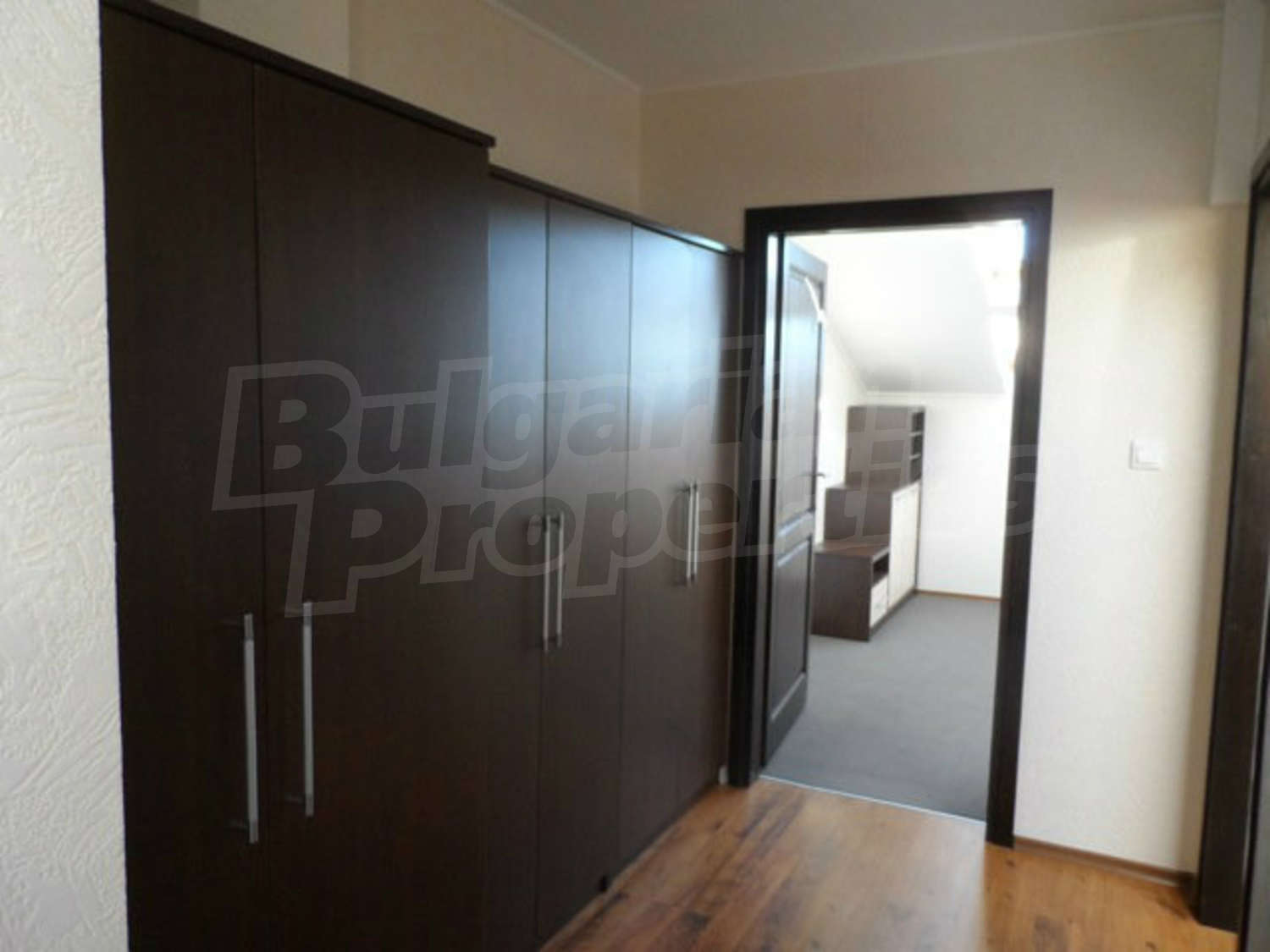 Gallery Picture 6