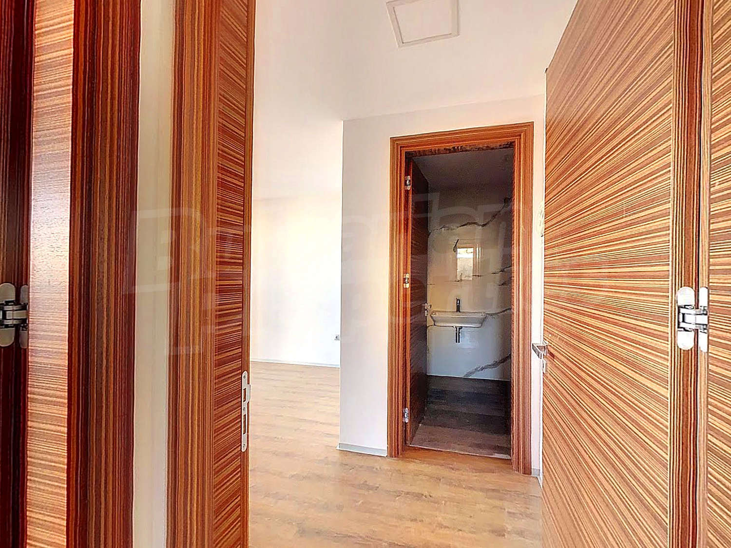 Gallery Picture 10