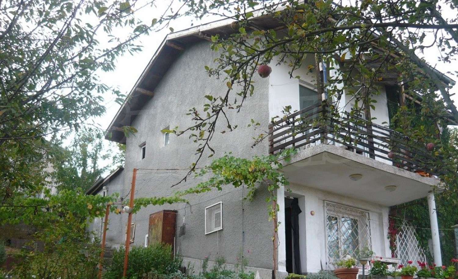 Solid 2-storey house with garden at the foot of the Balkan mountain