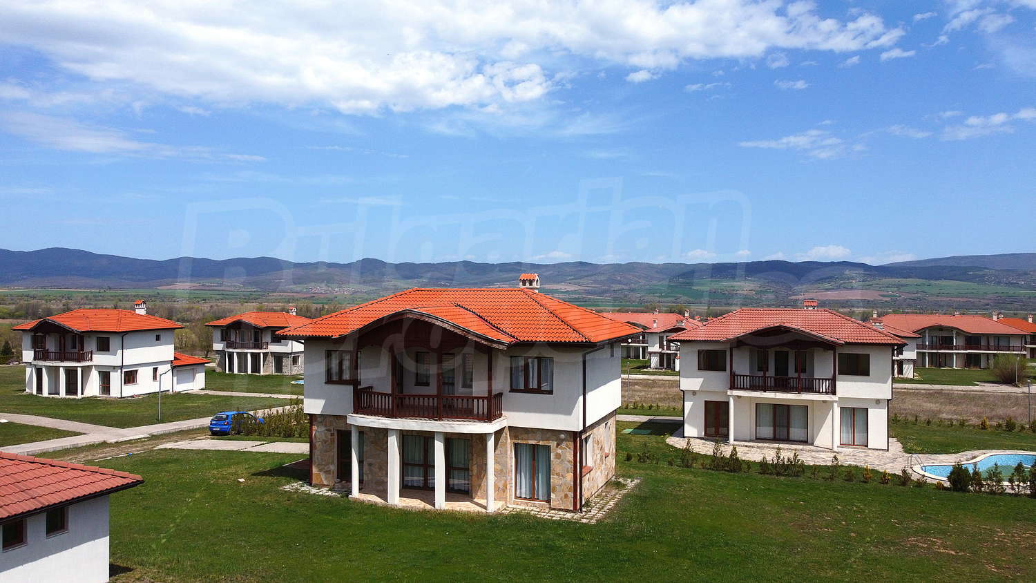 Furnished house with garden and beautiful mountain view