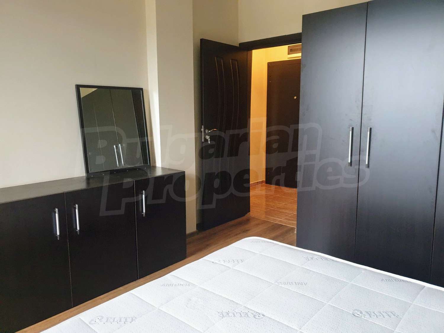 Gallery Picture 8