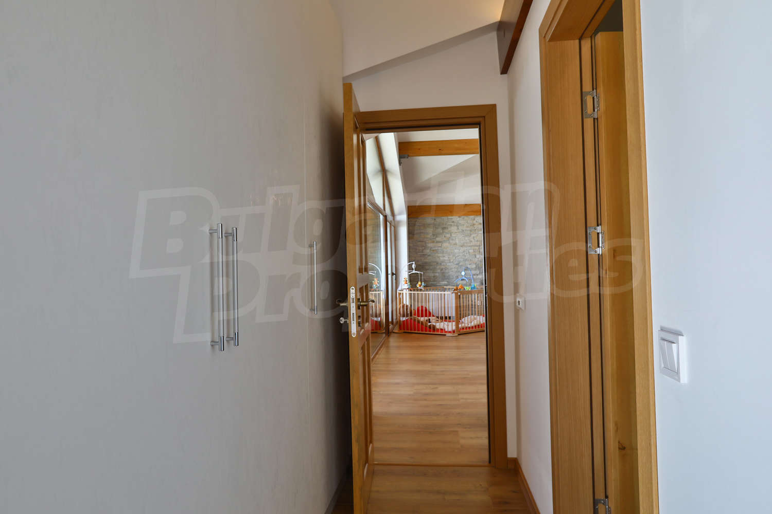 Gallery Picture 12