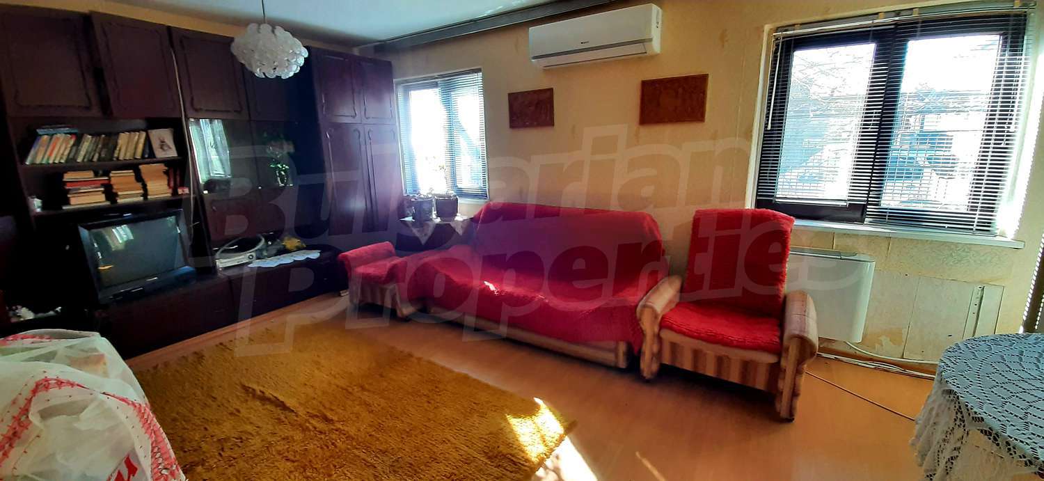 House for sale in Dolni Chiflik, Bulgaria. 1storey house with garden