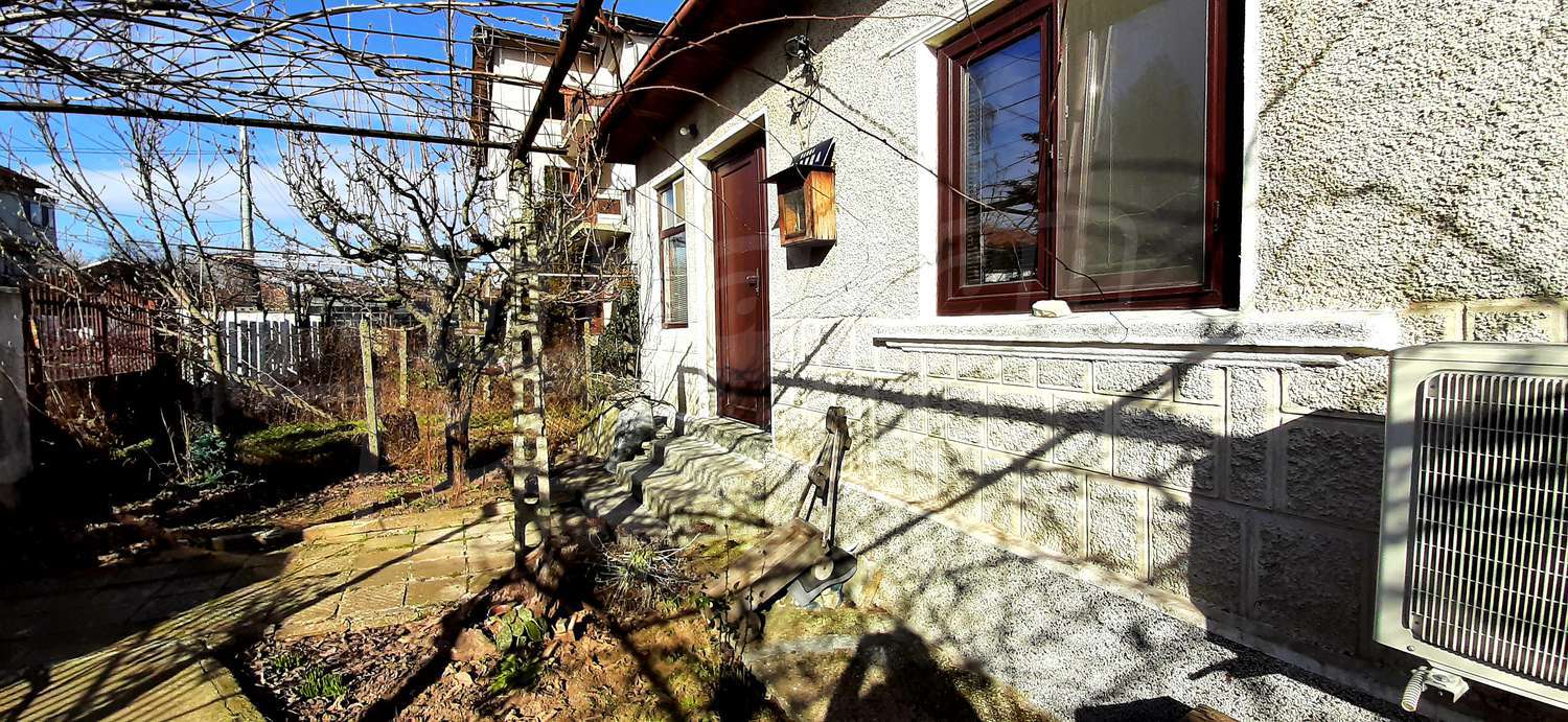 House for sale in Dolni Chiflik, Bulgaria. 1storey house with garden