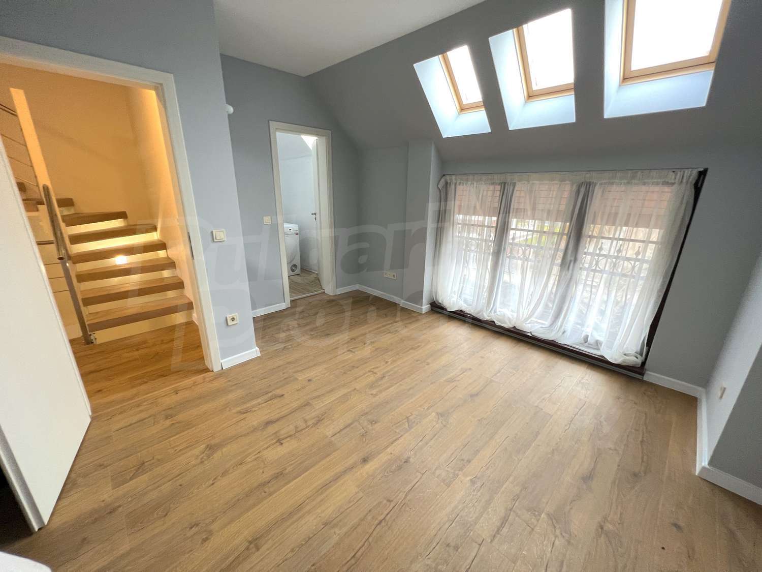 Gallery Picture 35