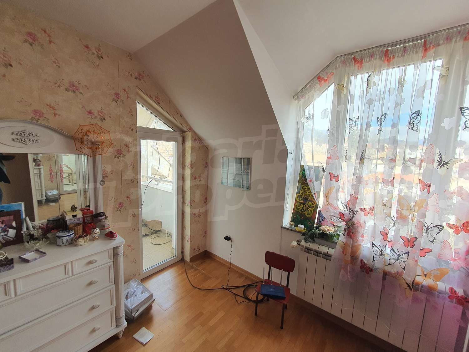 House for sale near Sofia, Bulgaria. Large house with restaurant and