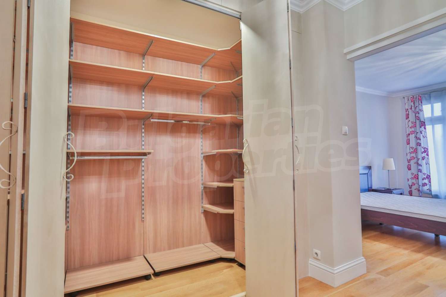 Gallery Picture 10