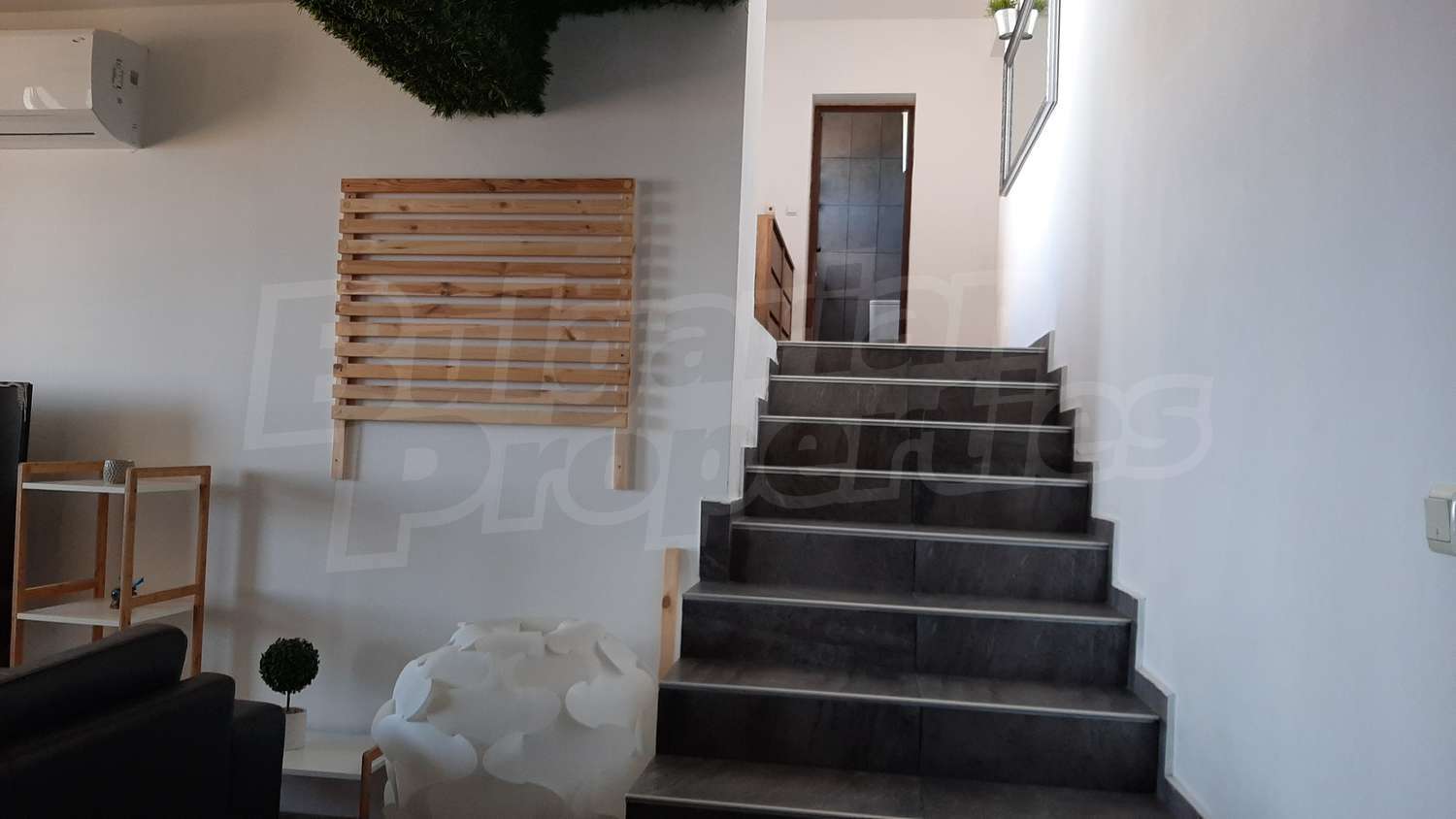 Gallery Picture 9