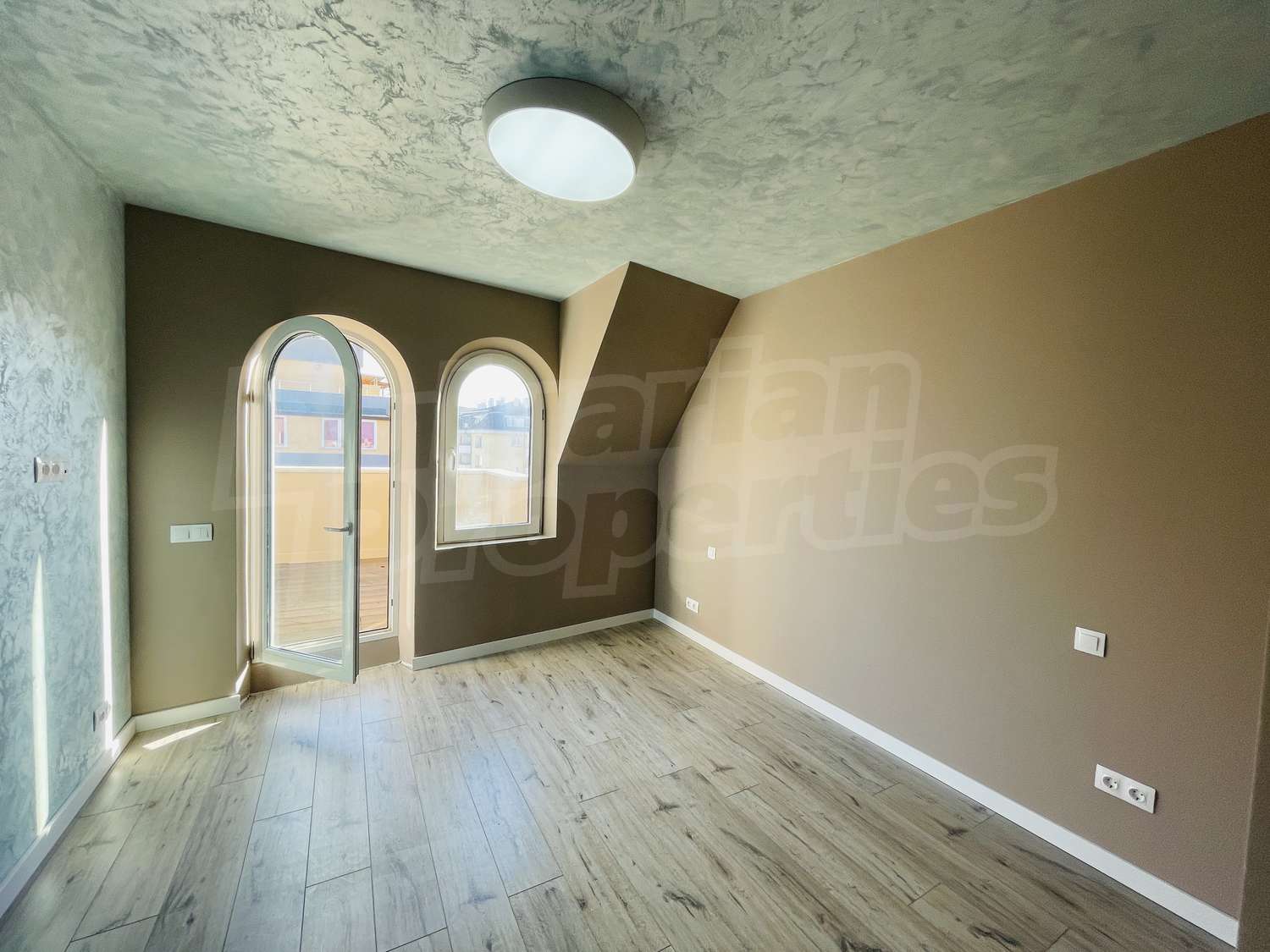 Gallery Picture 16