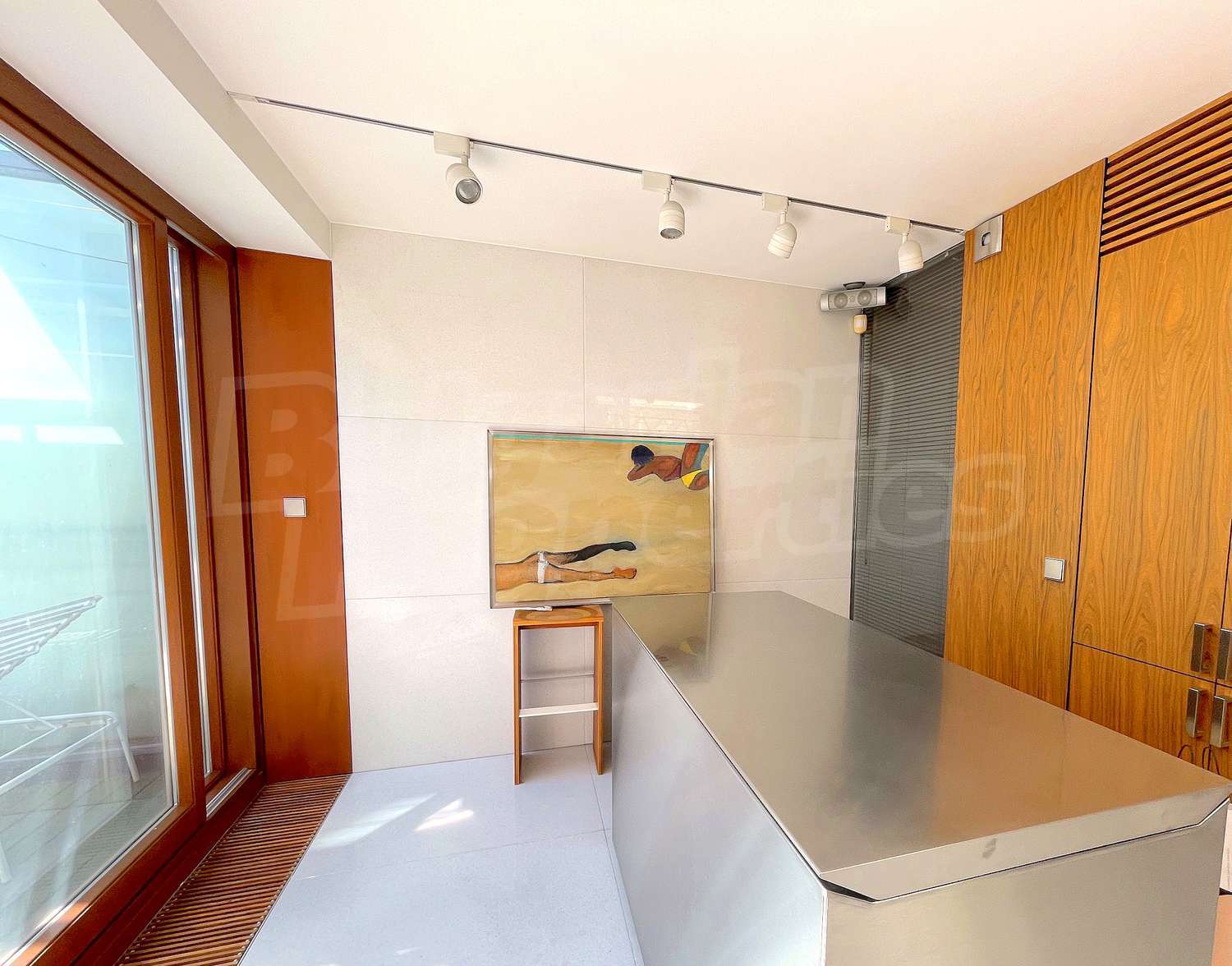Gallery Picture 9