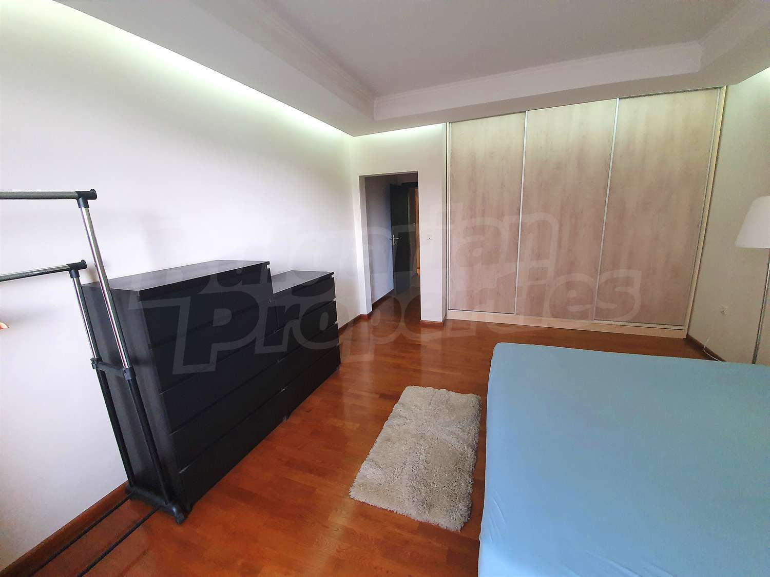 Gallery Picture 13