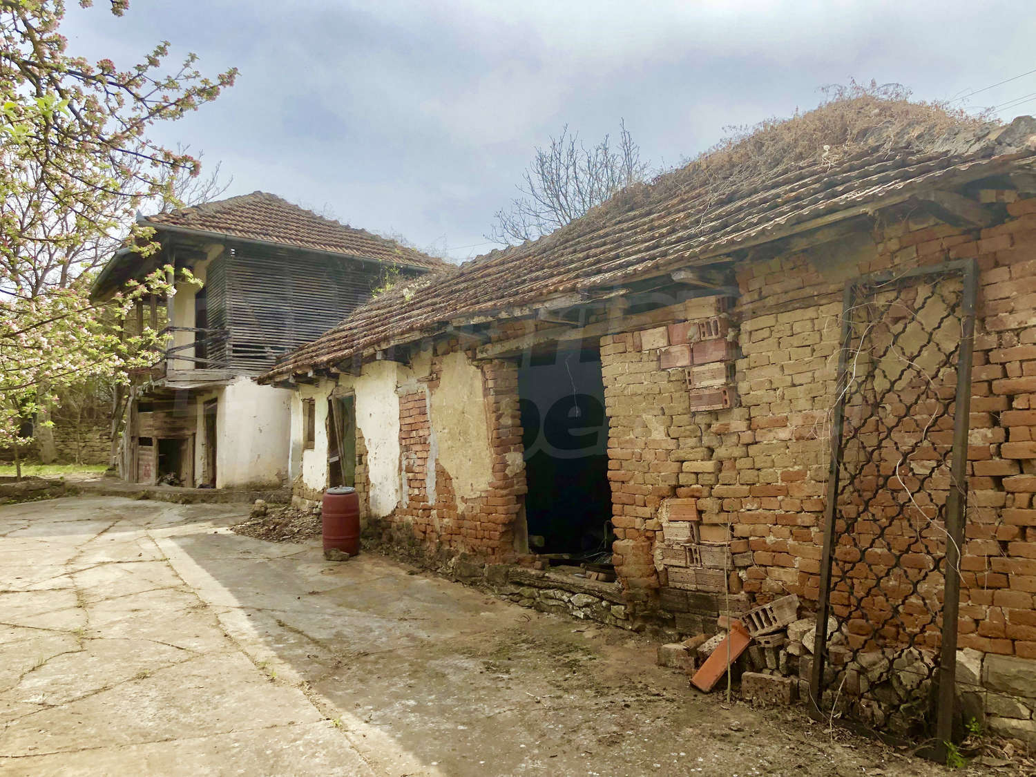 House for sale near Lukovit, Bulgaria. Two-storey house 10 km away from ...
