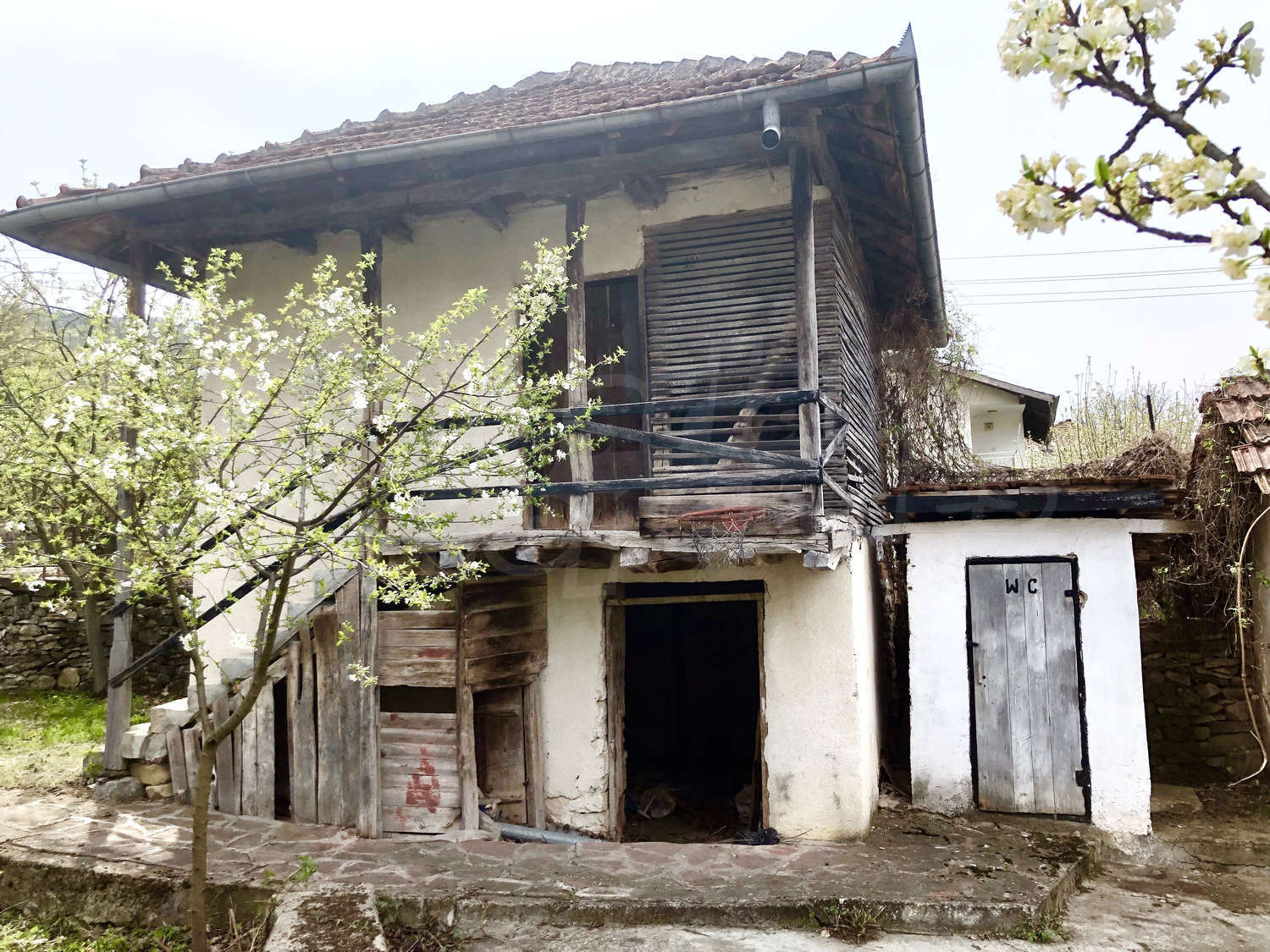 House for sale near Lukovit, Bulgaria. Two-storey house 10 km away from ...
