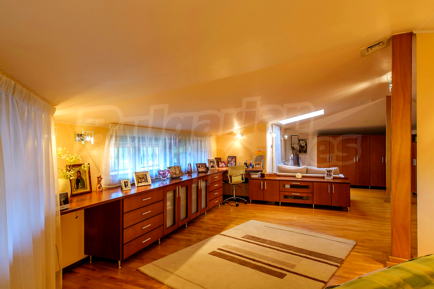 Gallery Picture 33