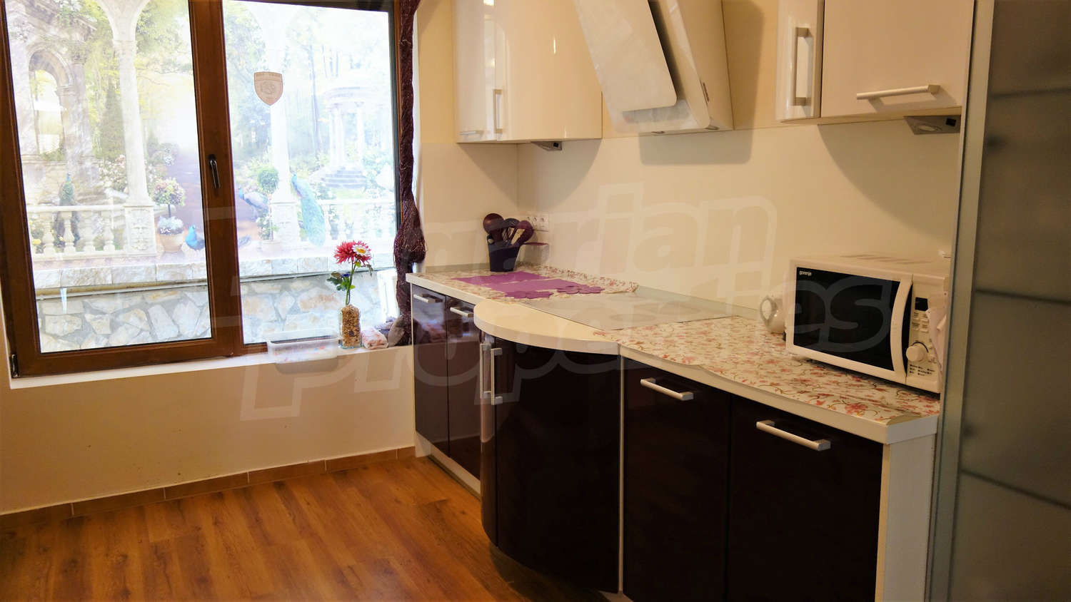 Gallery Picture 11