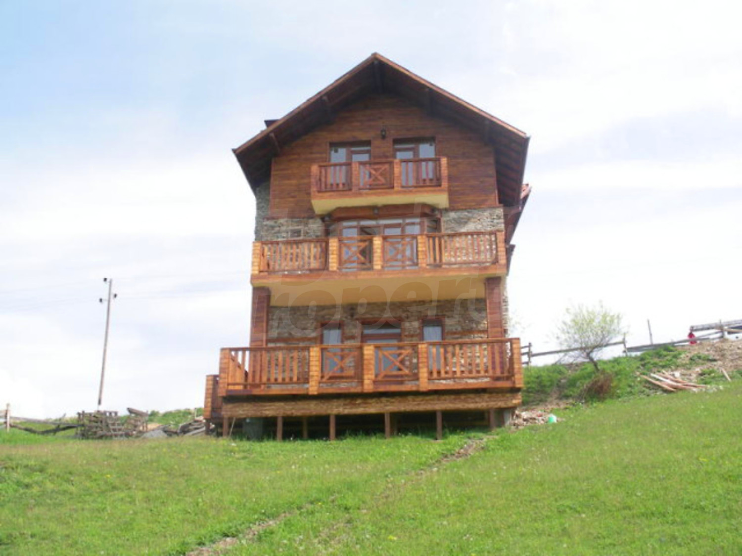 House for sale near Bansko, Bulgaria. Spacious mountain chalet with