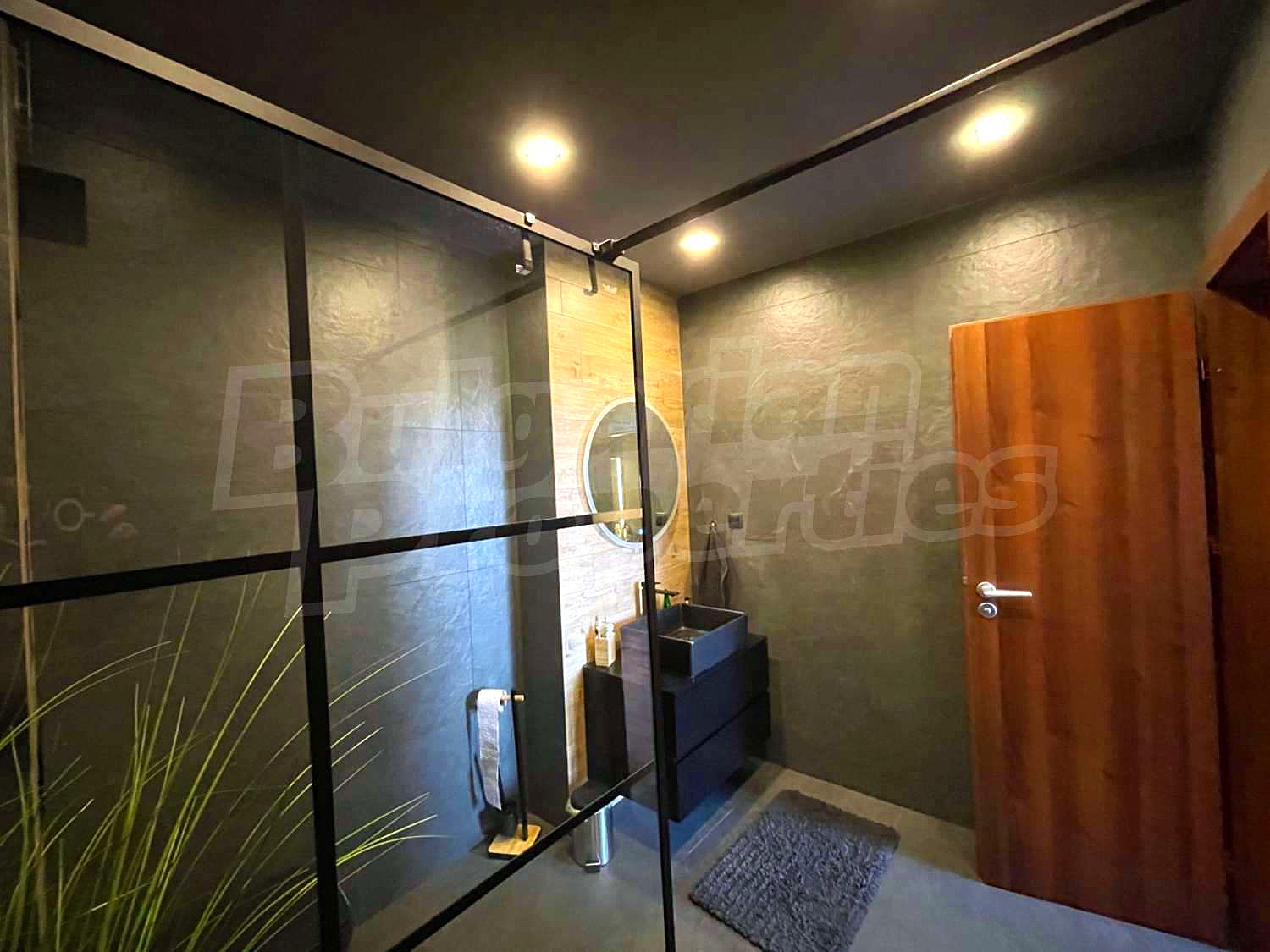 Gallery Picture 25