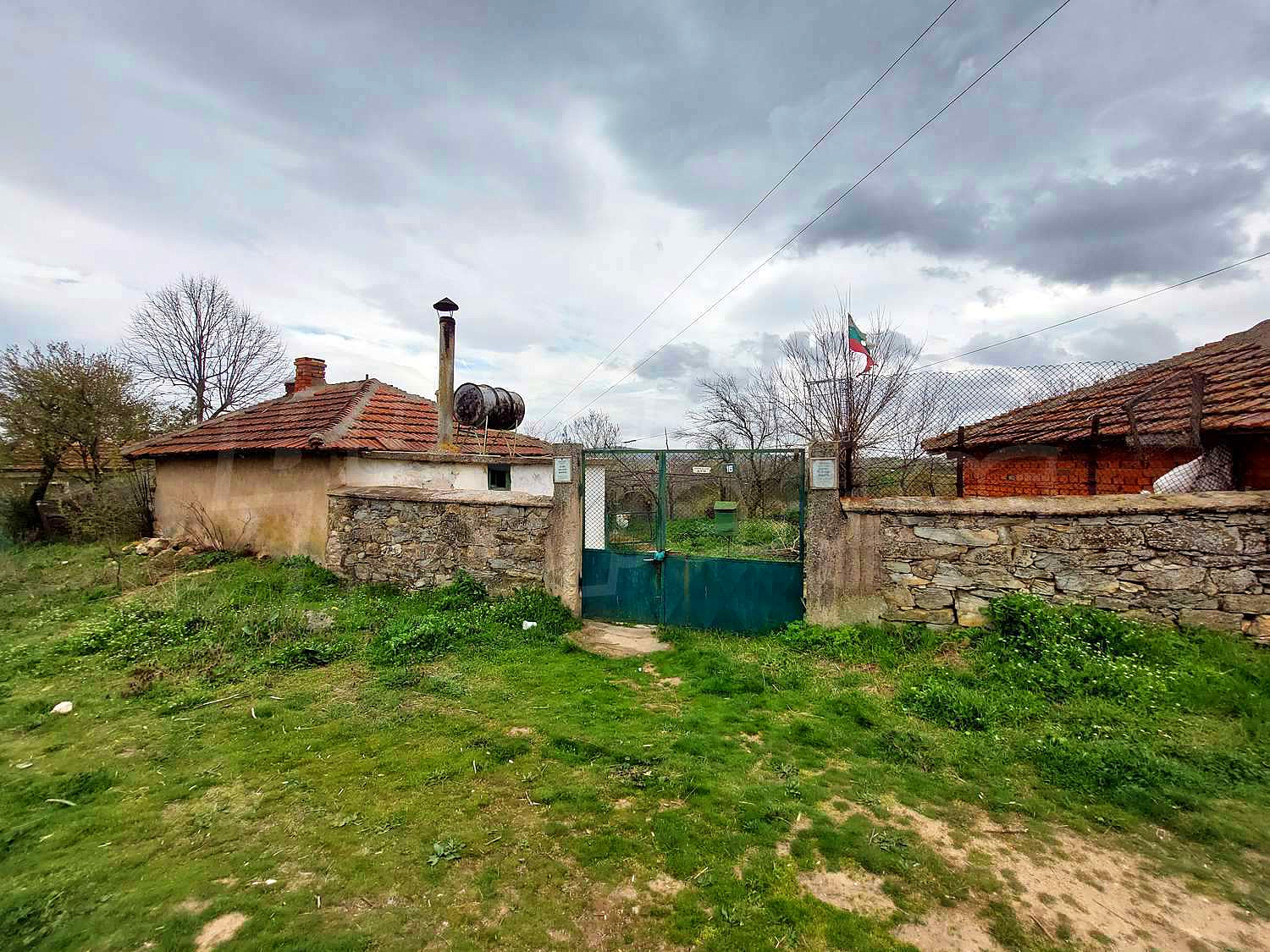 House for sale near Elhovo, Bulgaria. One-story house with a large ...