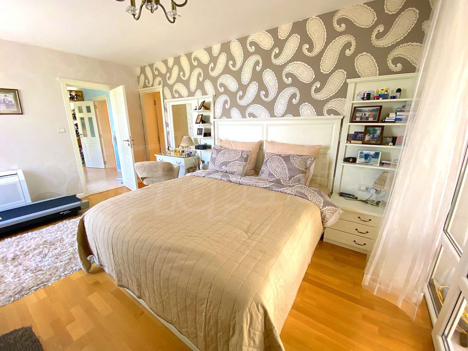 Gallery Picture 10