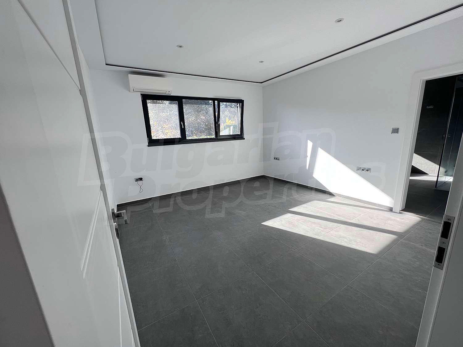 Gallery Picture 9