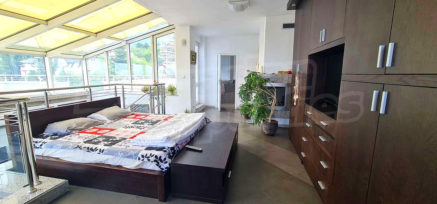 Gallery Picture 9
