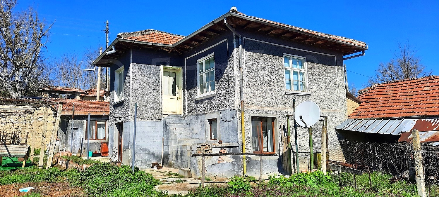House for sale near Provadiya, Bulgaria. House with a large garden in a picturesque village.