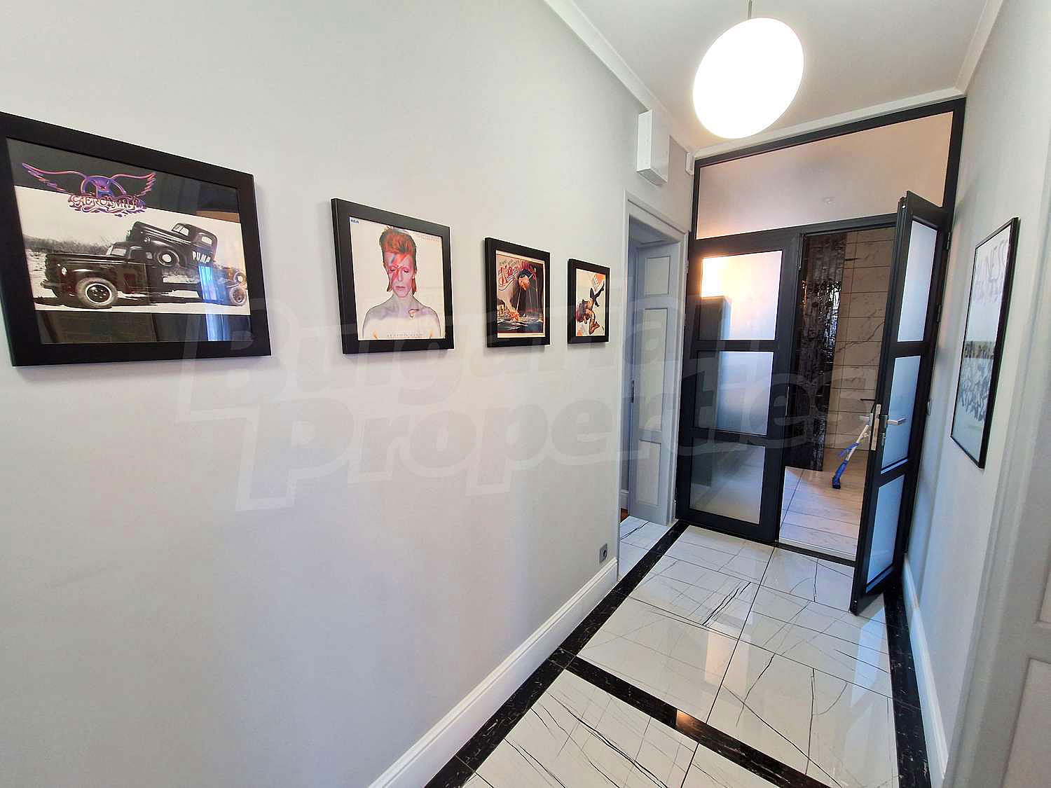 Gallery Picture 21