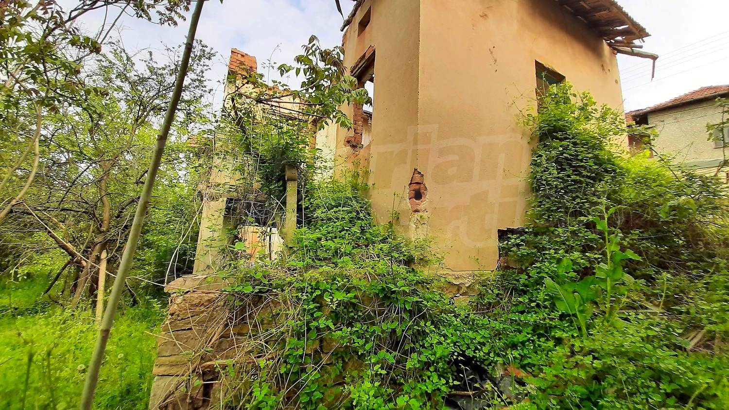 House for sale near Pleven, Bulgaria. Twostorey house for major