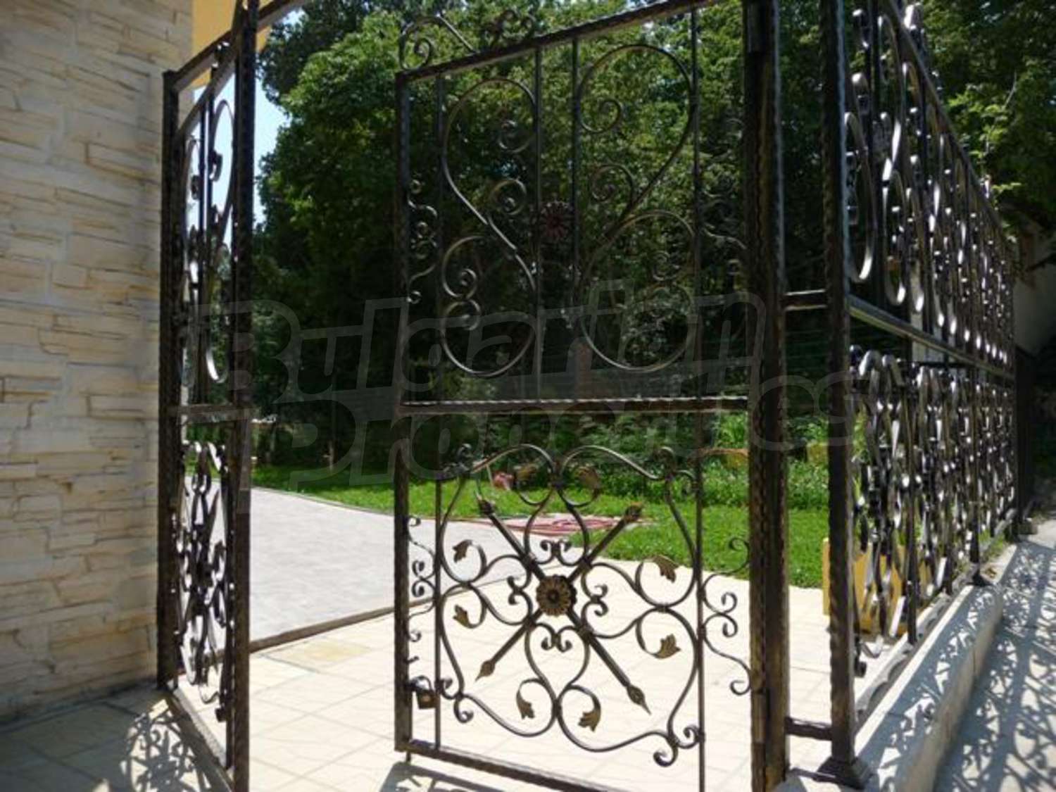 Gallery Picture 13