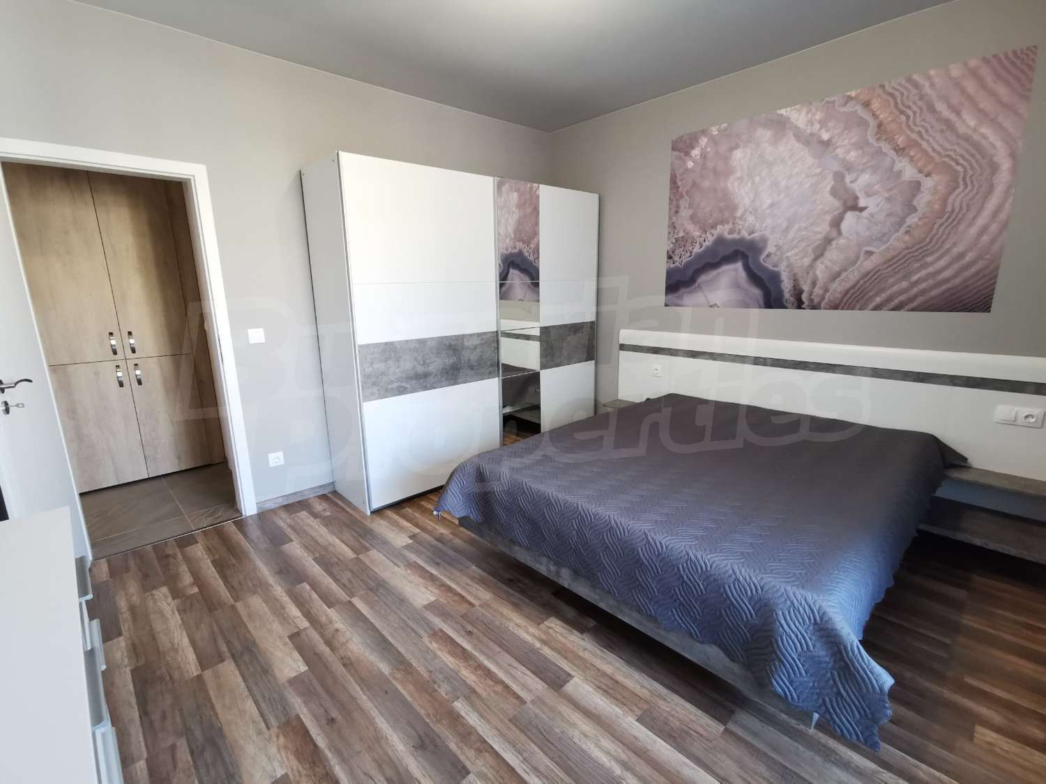 Gallery Picture 5
