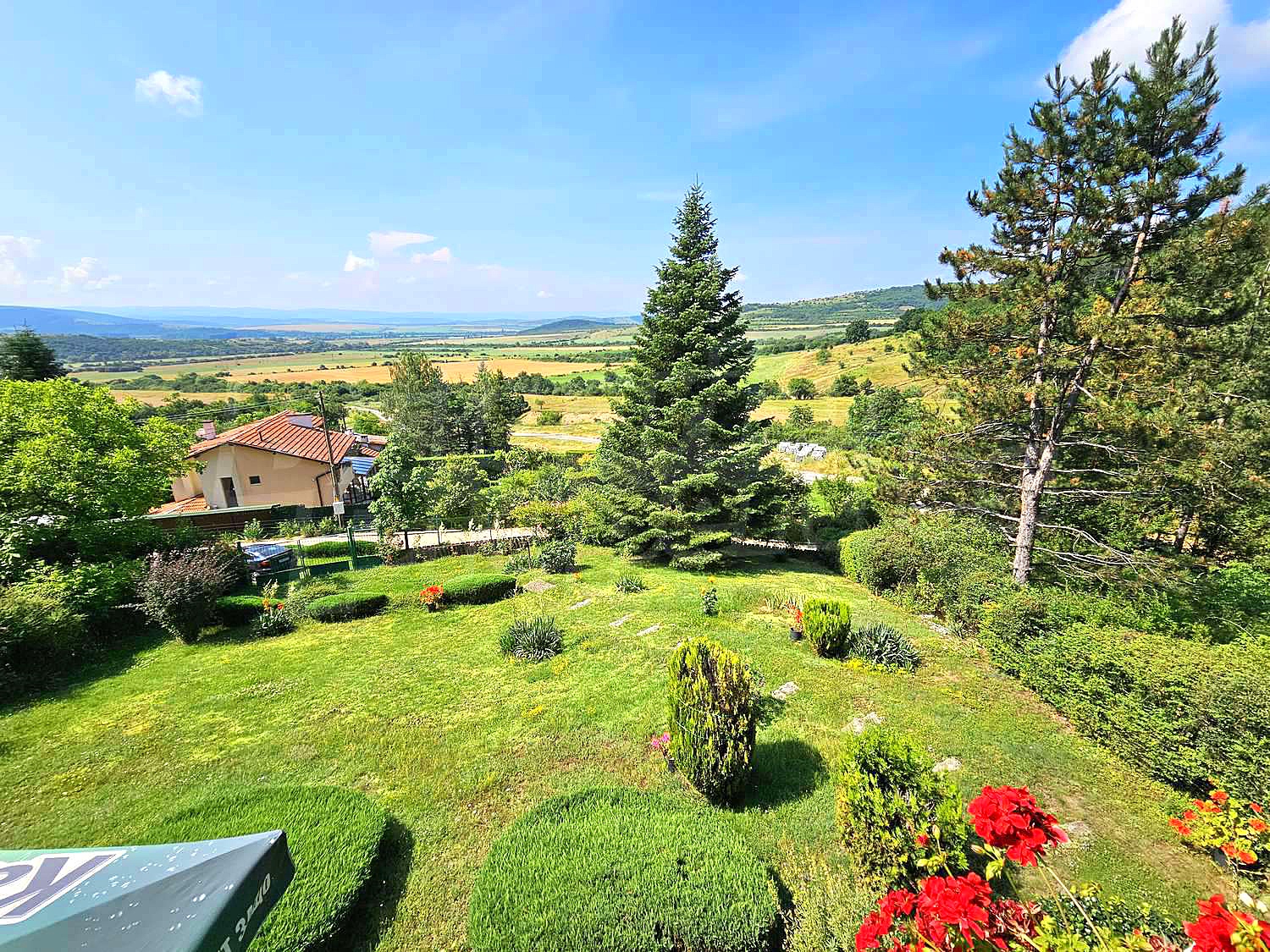 Villa for sale near Elin Pelin, Bulgaria. A beautiful villa with a well ...