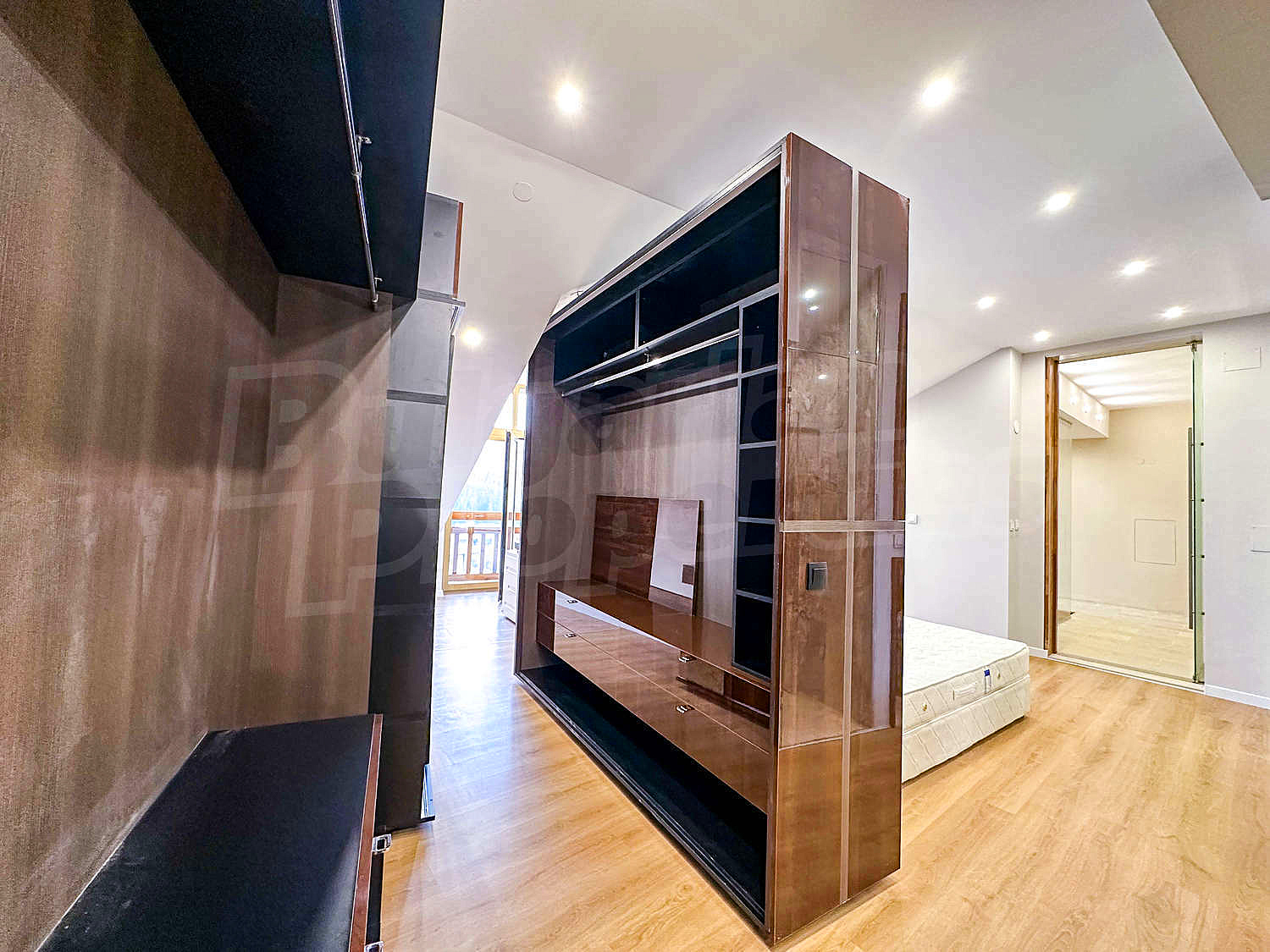 Gallery Picture 19