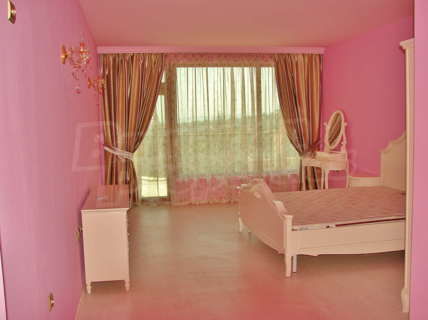Gallery Picture 15