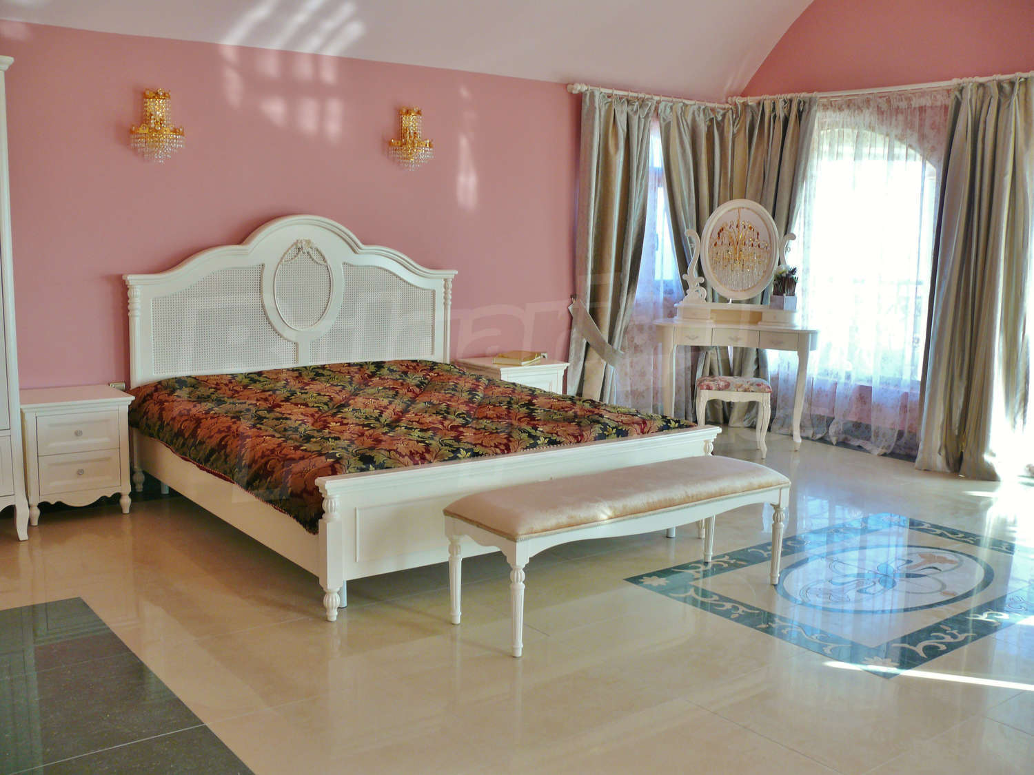 Gallery Picture 28