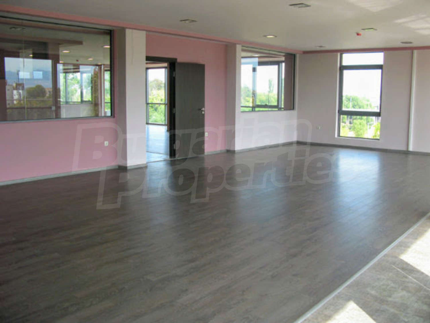 Gallery Picture 9