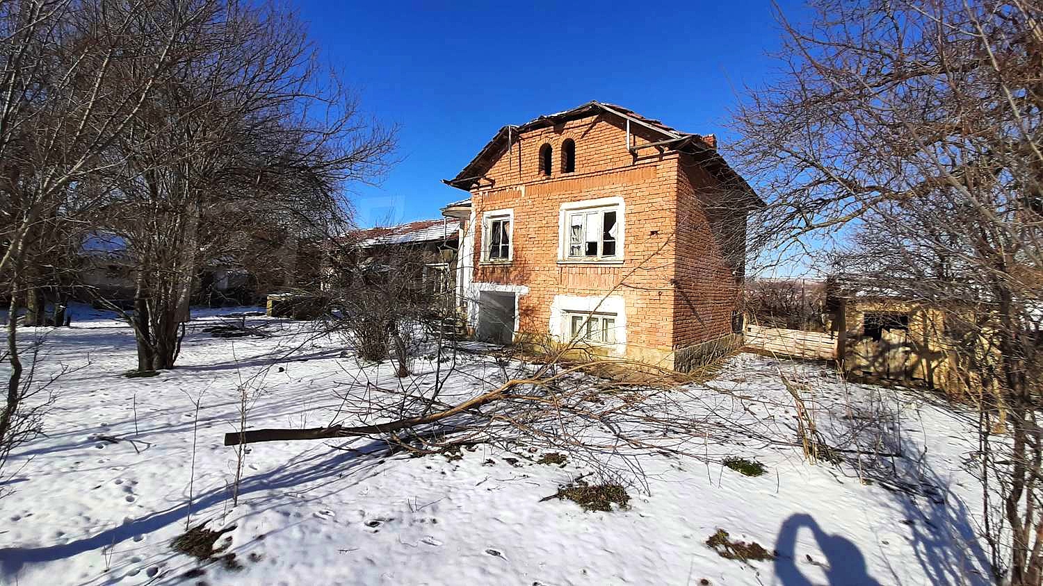 House for sale near Pleven, Bulgaria. House with a large garden in the