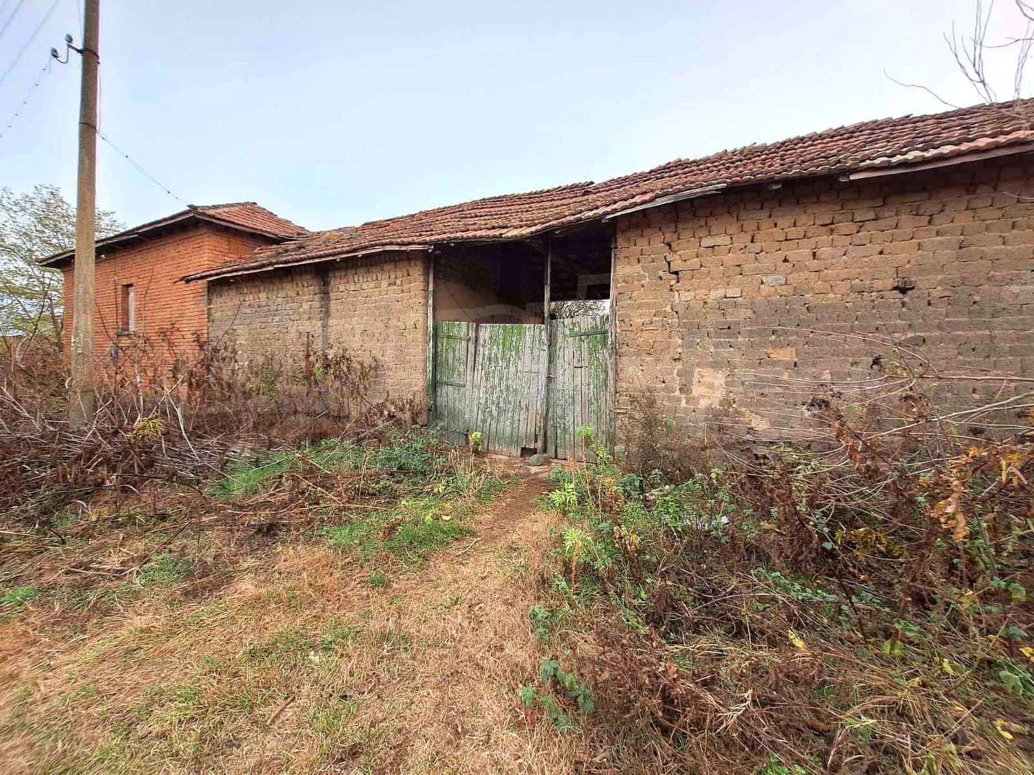House for sale near Pleven, Bulgaria. House with a large garden in the
