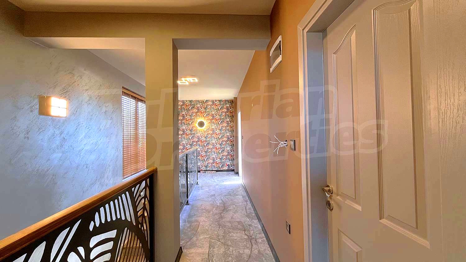 Gallery Picture 19