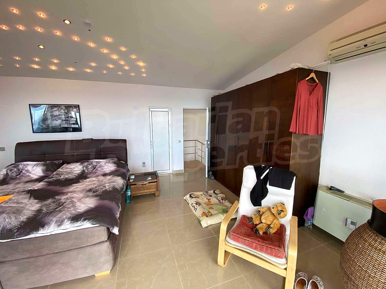 Gallery Picture 12