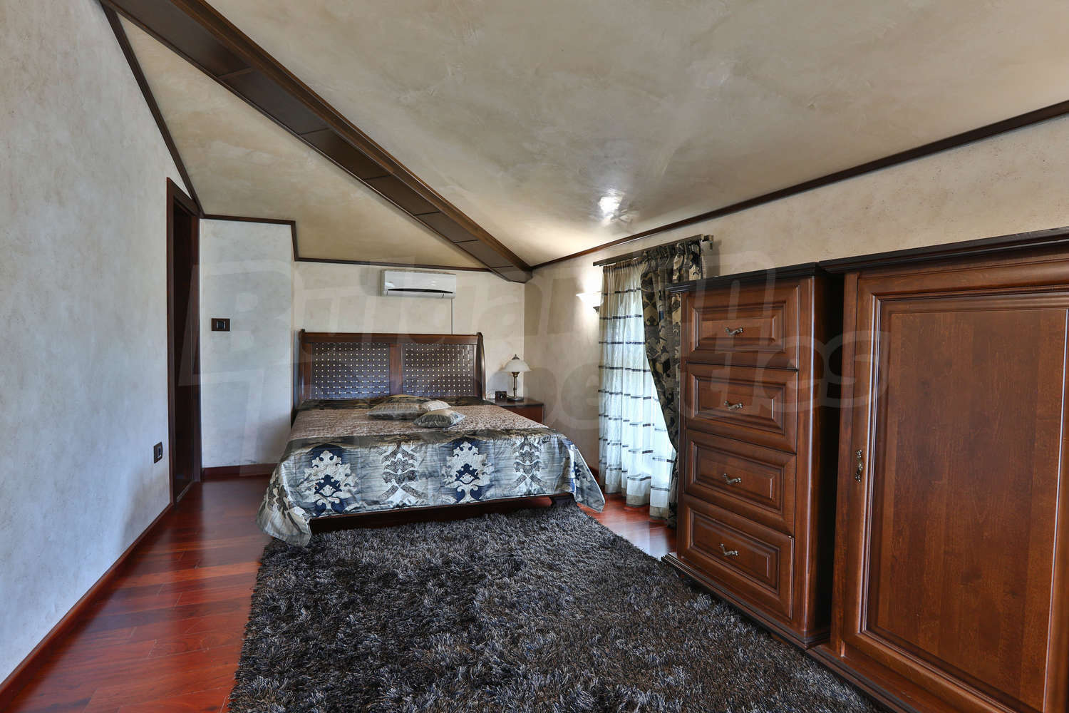 Gallery Picture 35